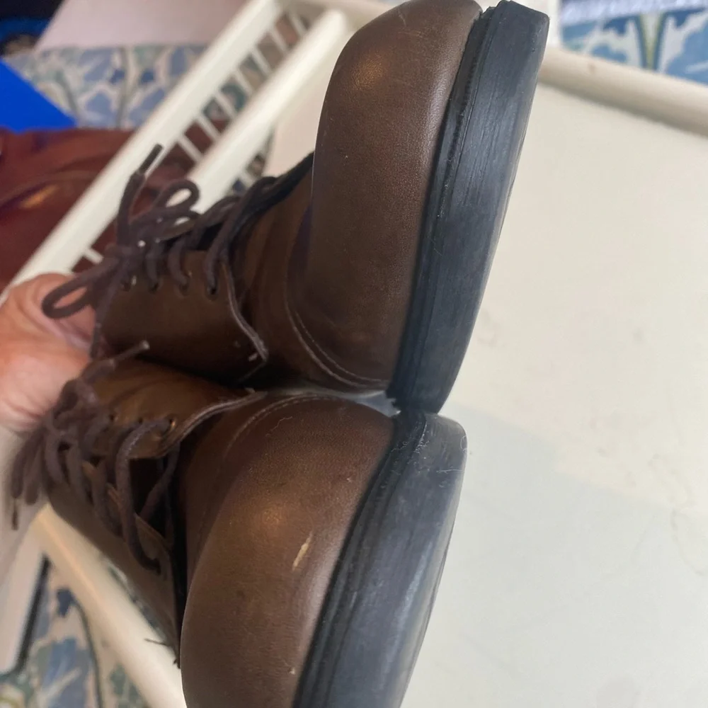 Naot lace up